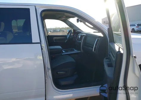 2023 Ram 1500 Classic Slt 4X4 6'4 Box z USA, uszkodzony, nr VIN 1C6RR7TT1PS565228